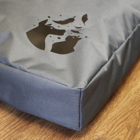 Просто лежак серый для собак средних пород со съемным чехлом Casual pets