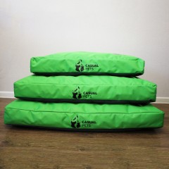 Просто лежак зеленый для собак средних пород со съемным чехлом Casual pets